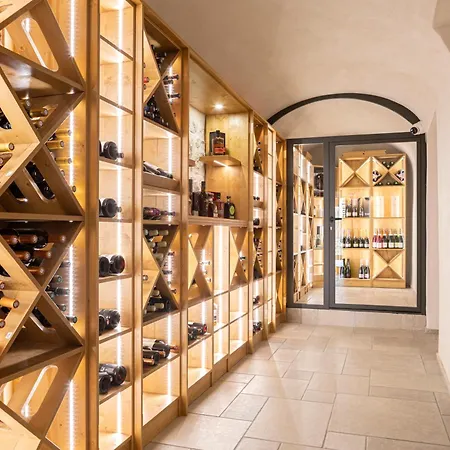 Demeures Et Chateaux - Domaine De Valinches Hotel *